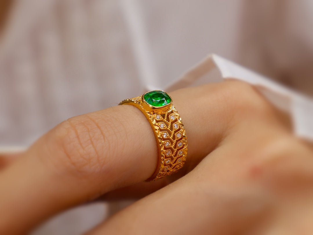 Buccellati Lace-Style Emerald Ring - Vintage Elegance Jewelry