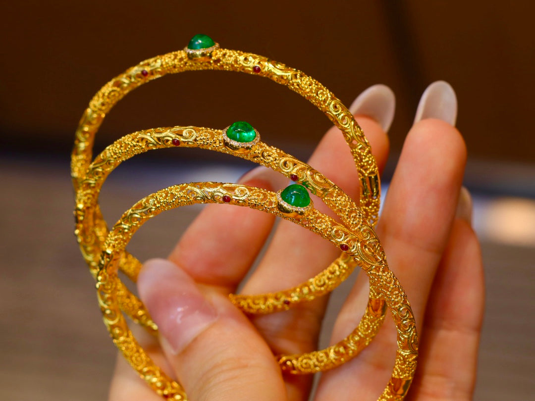 Emerald Green Bracelet with Ancient Gold Craftsmanship - A Jewelry Treasure