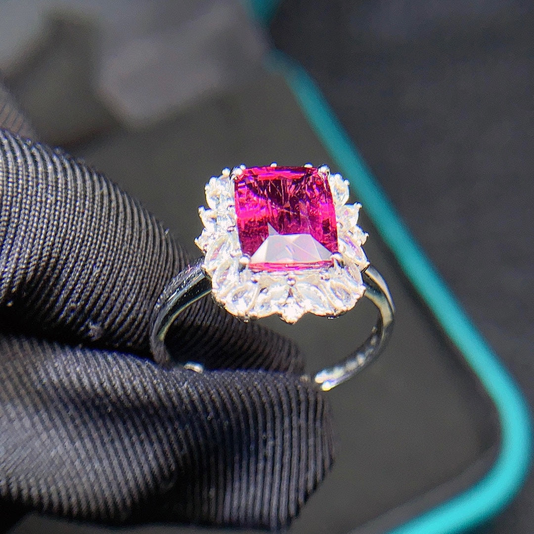 Exquisite Natural Tourmaline Ring - A Must-Have Jewelry Piece