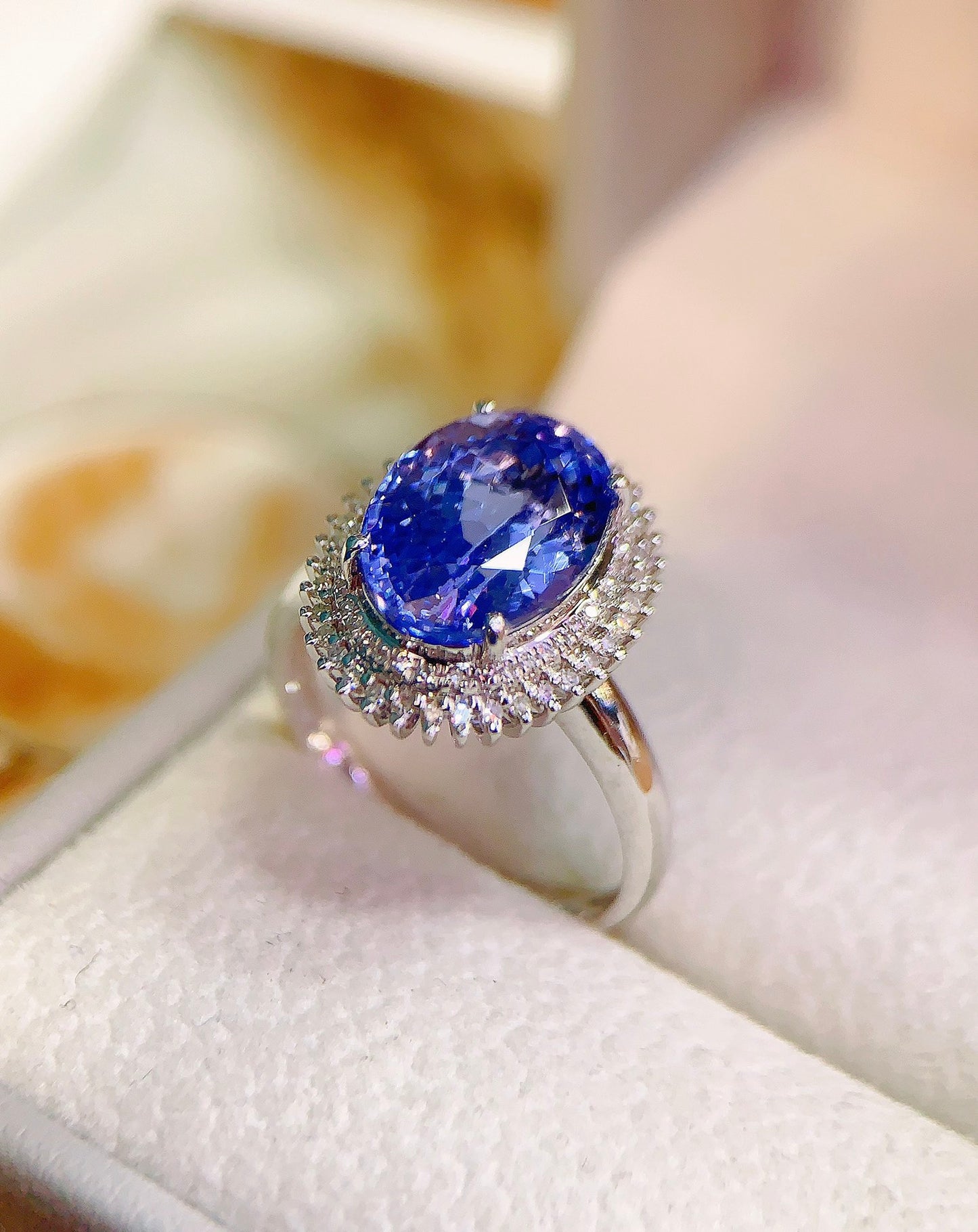 Exquisite Natural Tanzanite Ring in 18K Gold with Diamond Accents - Jewelry