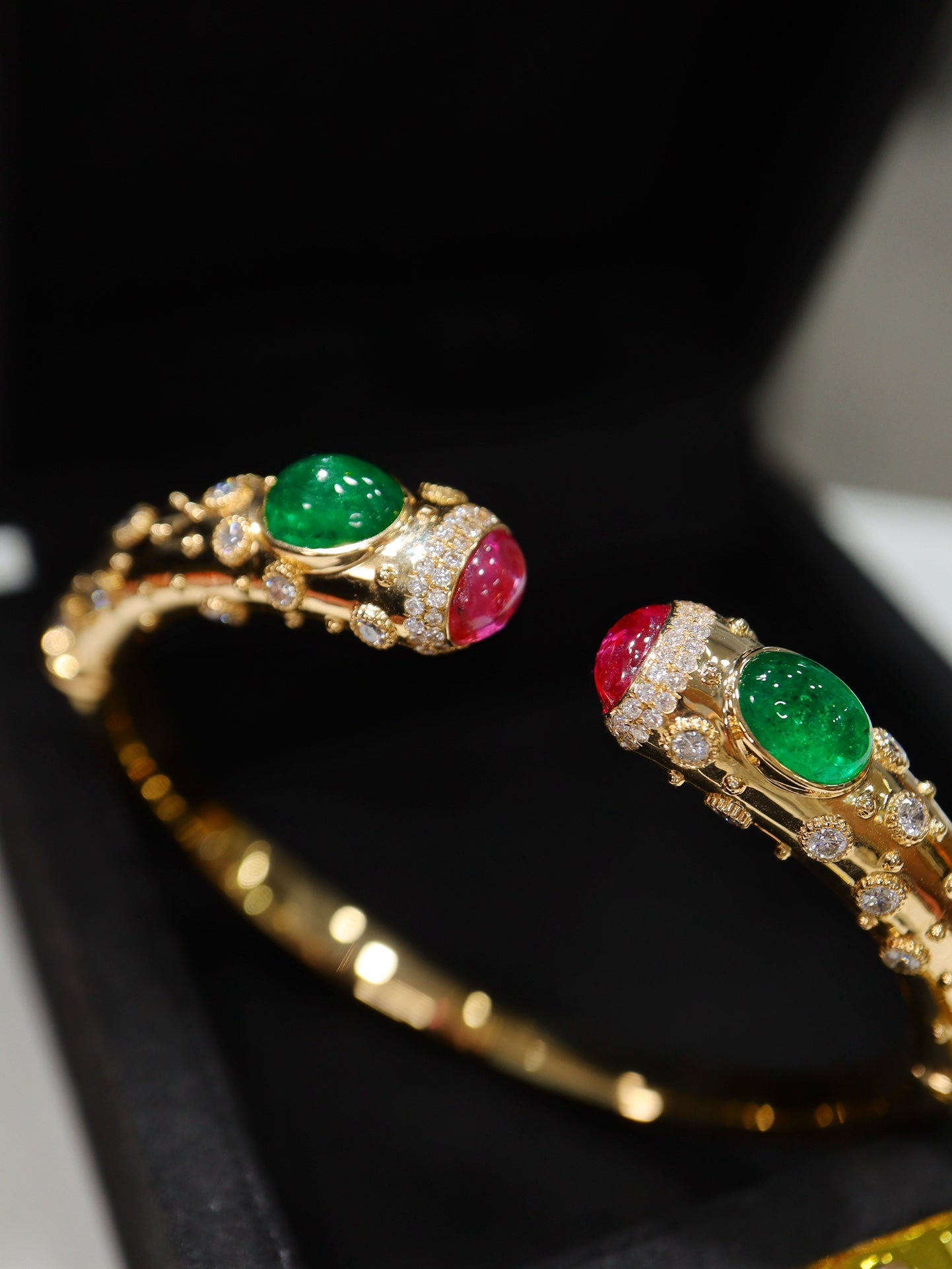 Luxurious Emerald and Pink Sapphire Bracelet | Exclusive Jewelry