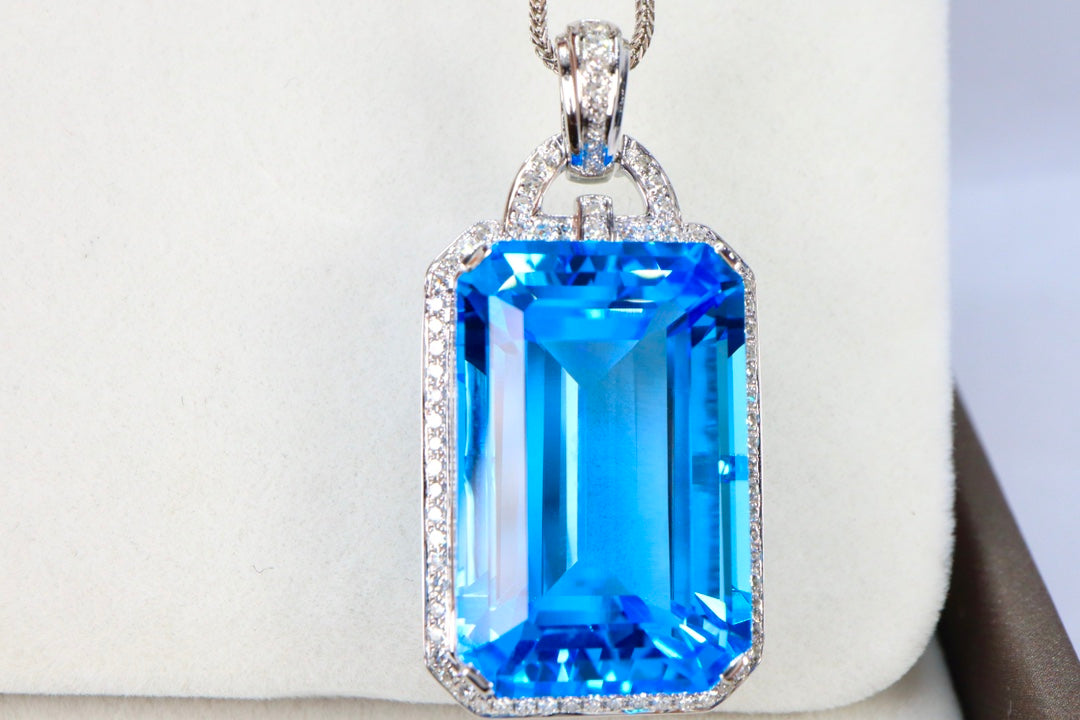 Exquisite 18K Gold and Diamond Natural Swiss Blue Topaz Pendant Jewelry