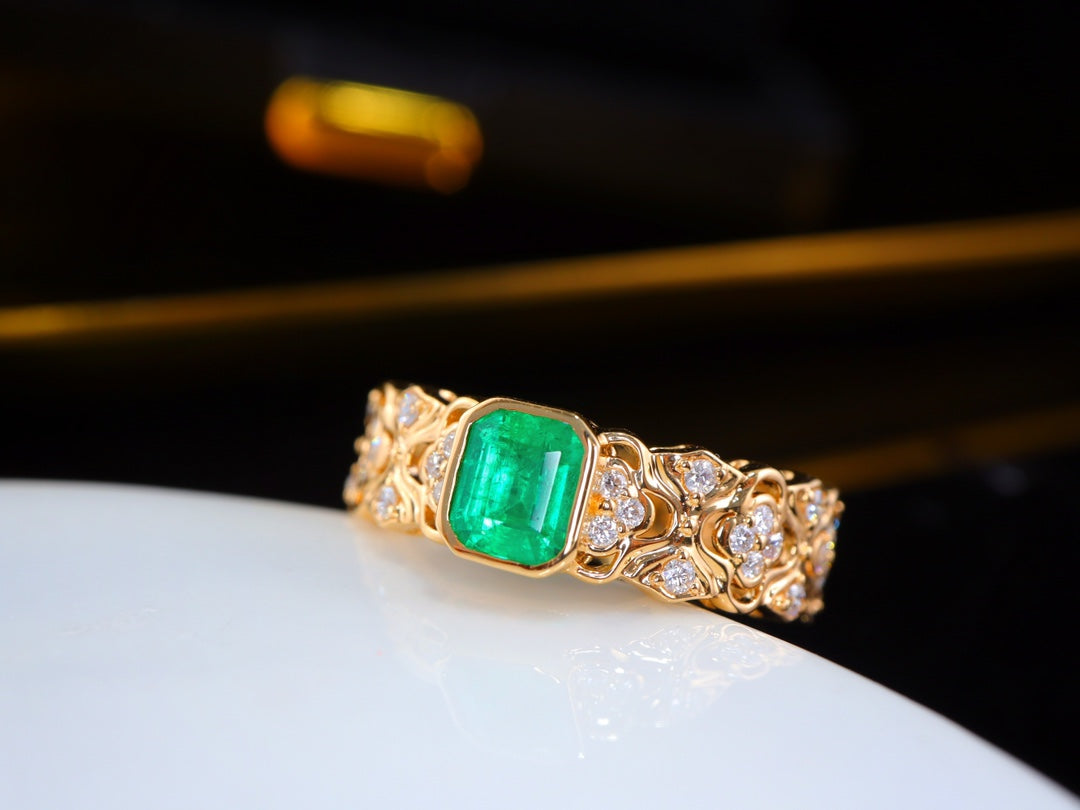 Buccellati-Style Emerald Ring with Full Diamond Pavé