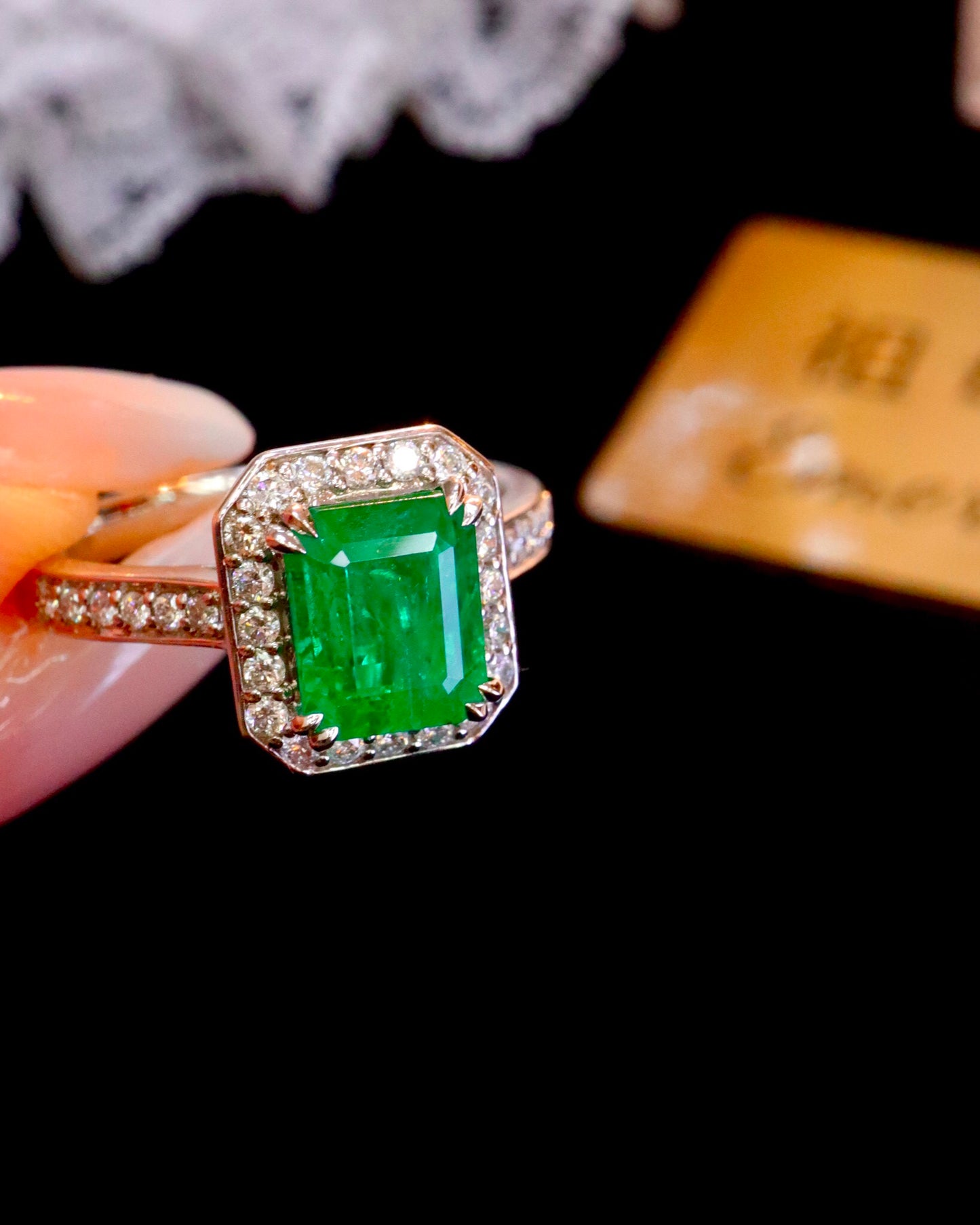 Timeless Elegance: Natural Emerald Ring in 18K Gold with Diamonds