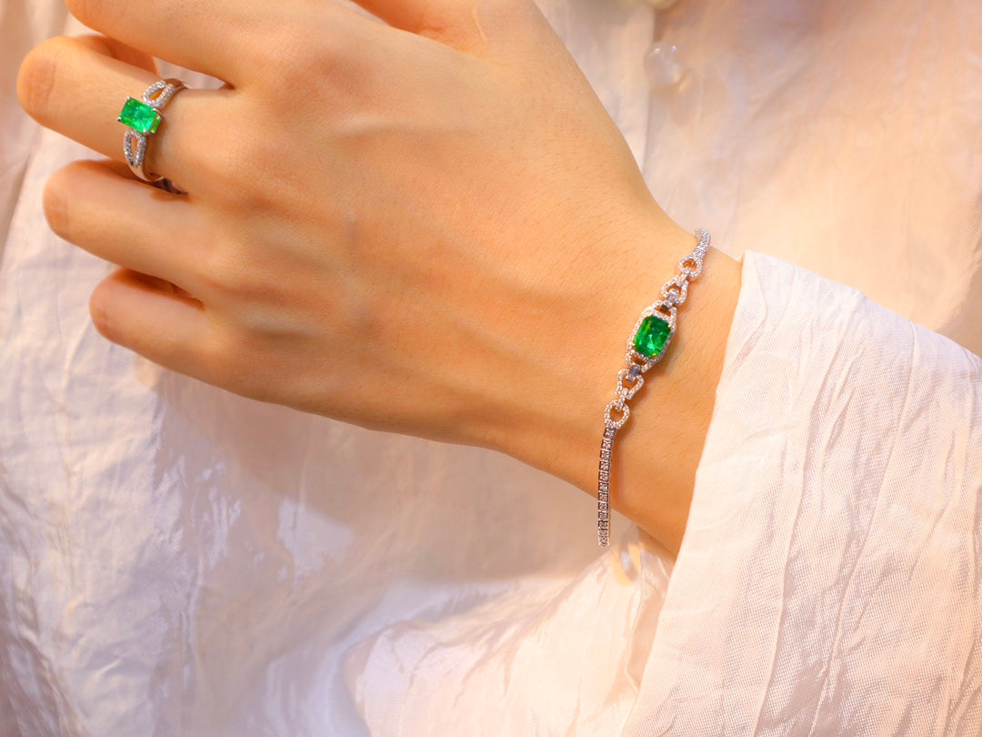 Elegant Emerald Bracelet: A Touch of Luxury Jewelry