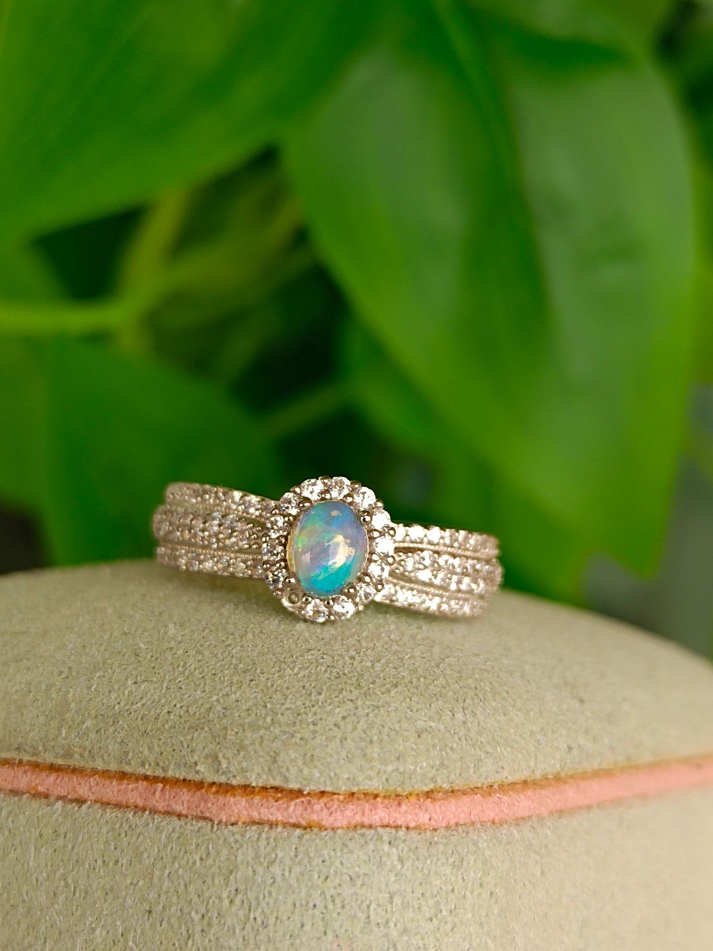 Exquisite Natural Opal Ring - A Jewelry Delight