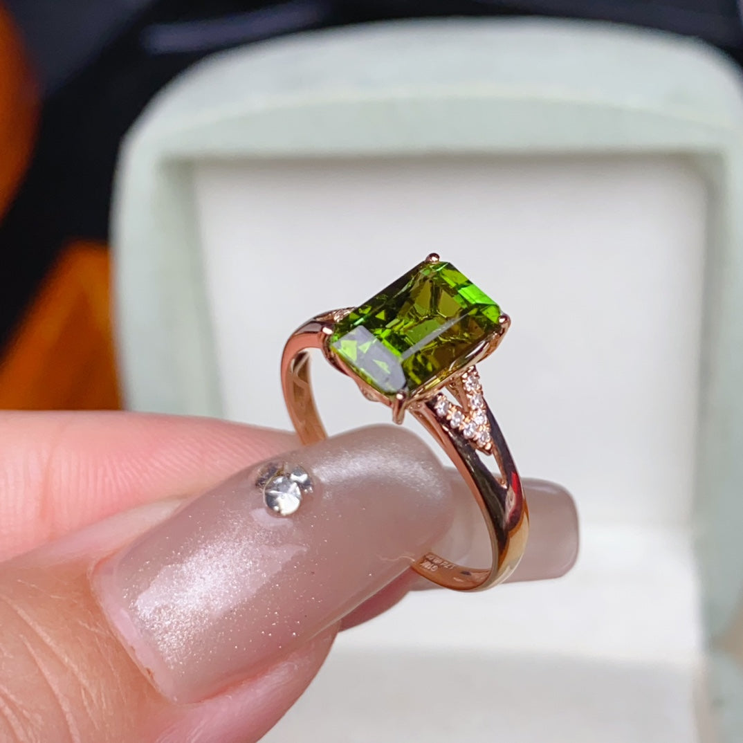 Exquisite Green Peridot Ring - A Must-Have Jewelry Piece