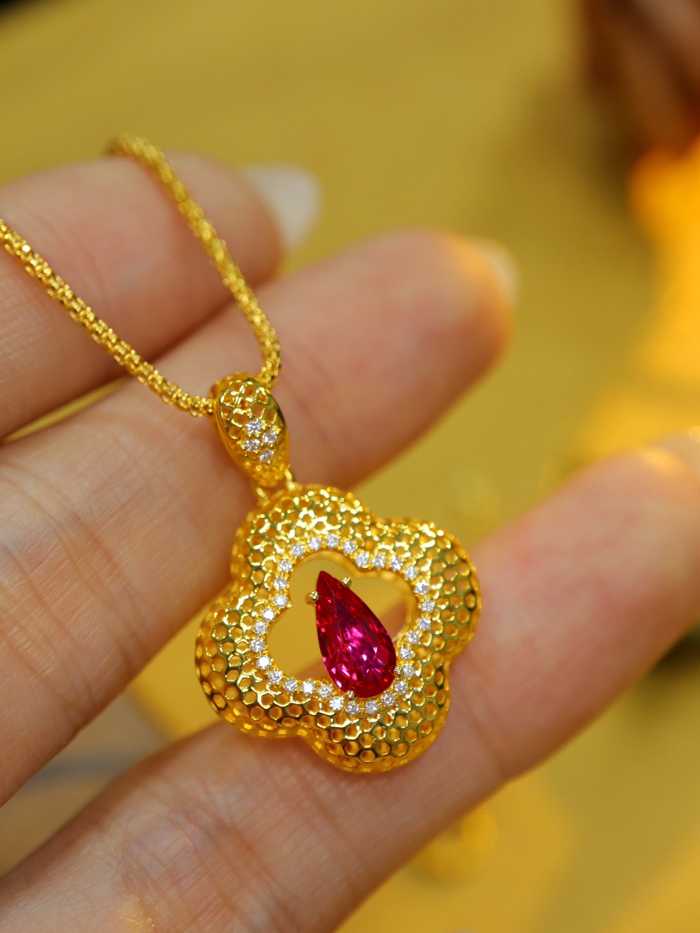 Ruby Pendant Jewelry: Ancient Gold Craftsmanship with Pigeon Blood Red Gemstone