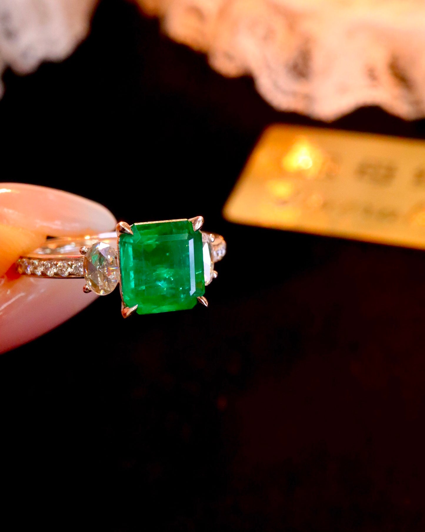 Elegant Classic Jewelry: Natural Emerald Ring with Diamond Accent