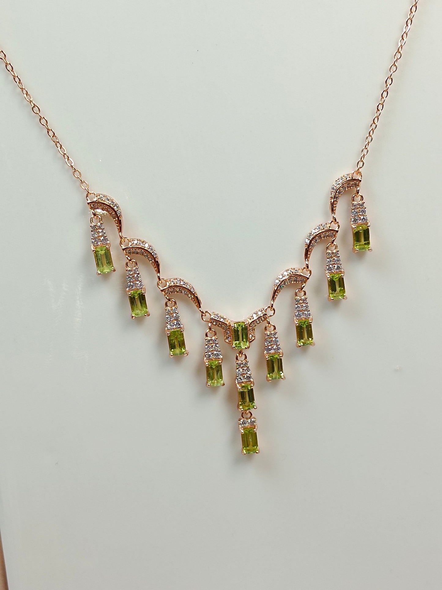 Elegant S925 Silver Embedded Peridot Column Necklace - Fine Jewelry