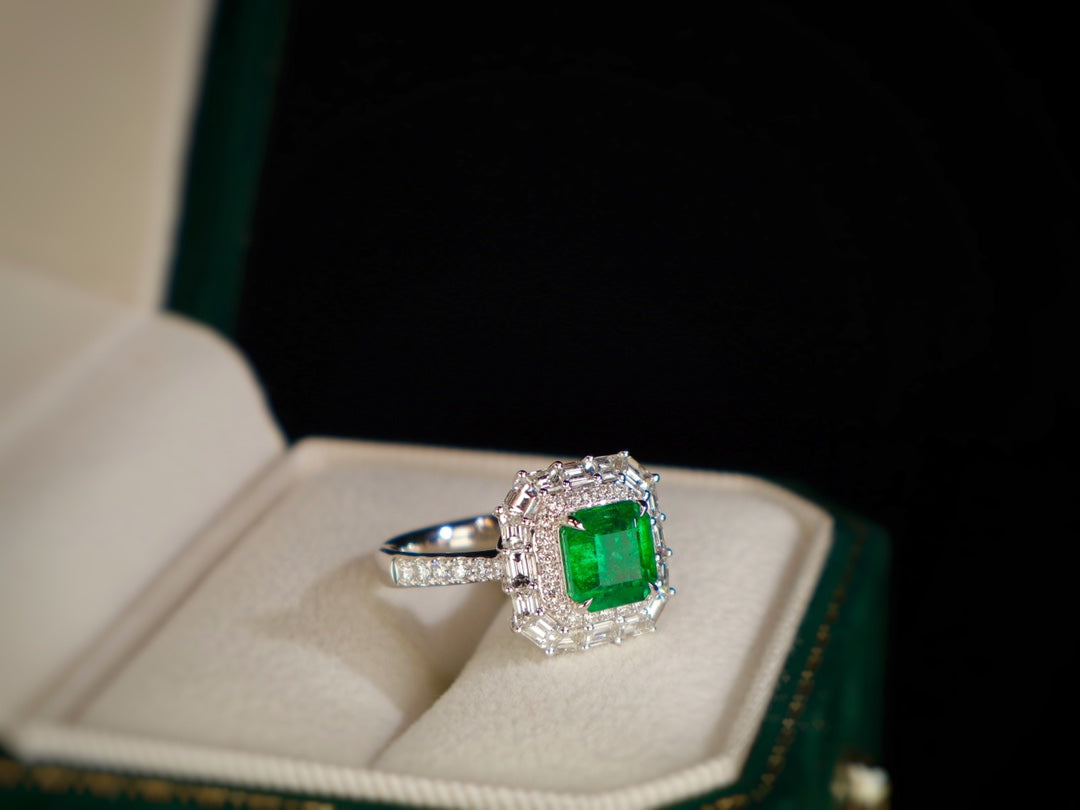 Emerald Ring - Luxurious Vivid Green Jewelry Piece