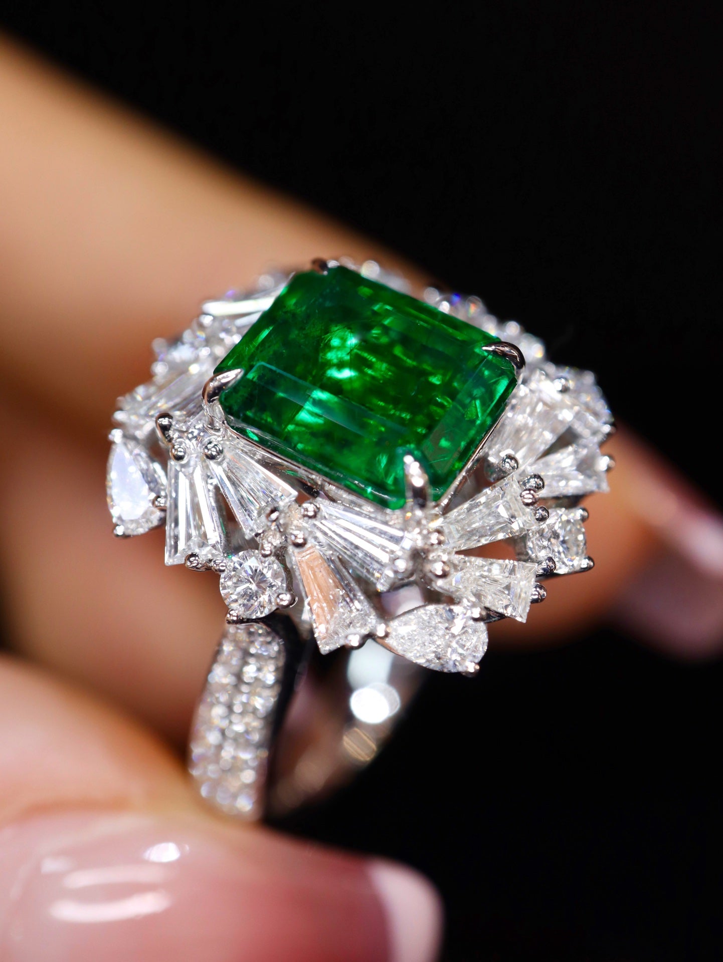 Emerald Ring - Warton Green 3.01ct luksus smykkestykke