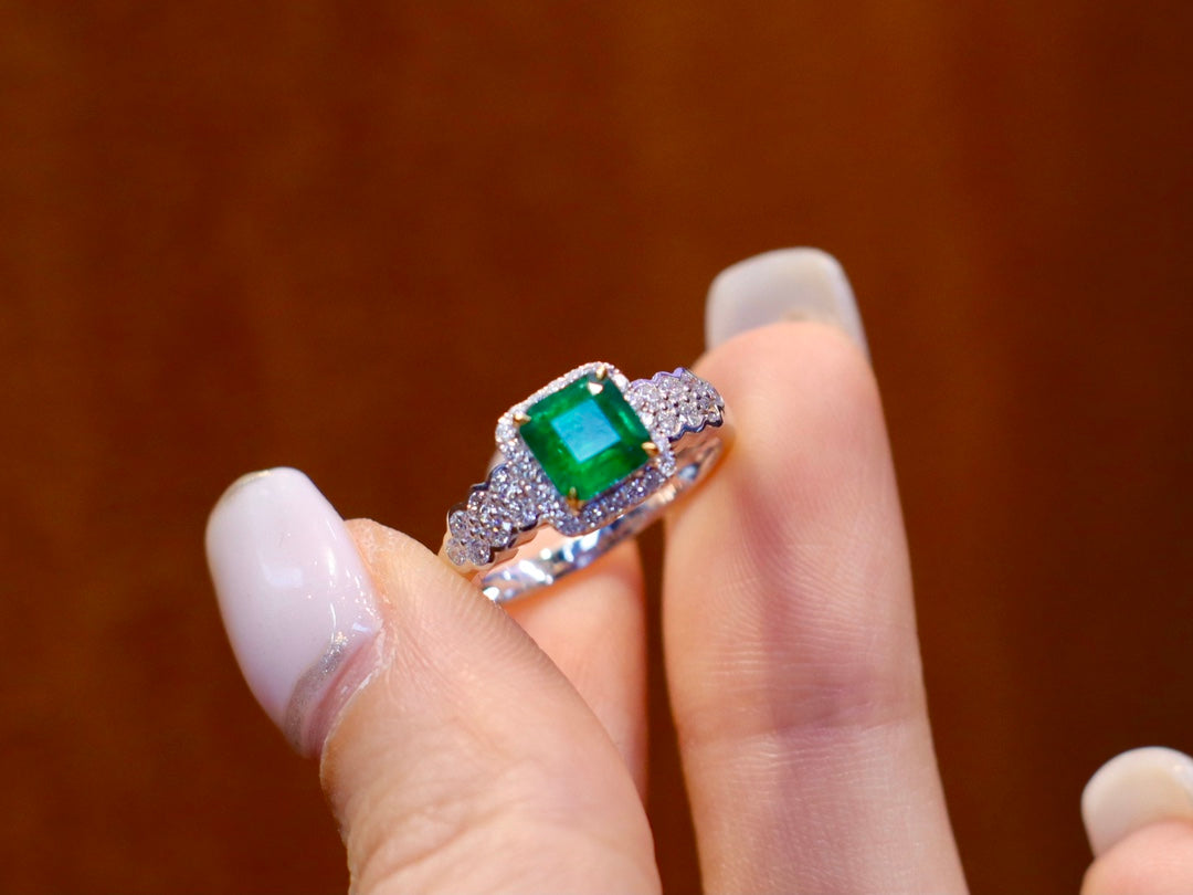 Luxurious Emerald Ring Jewelry - A Masterpiece of Elegance