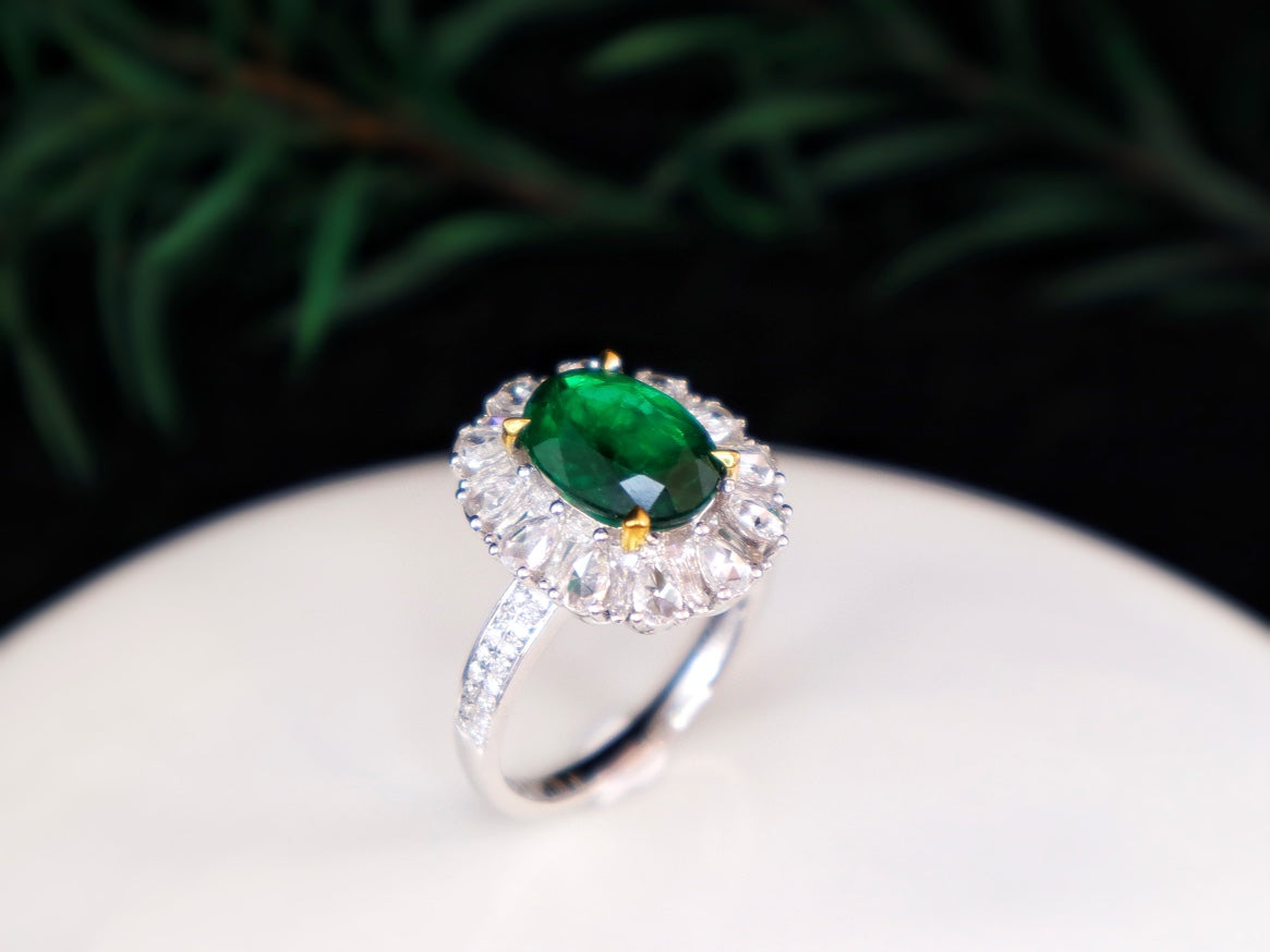 Emerald Ring with International Certificate - A Jewelry Gem