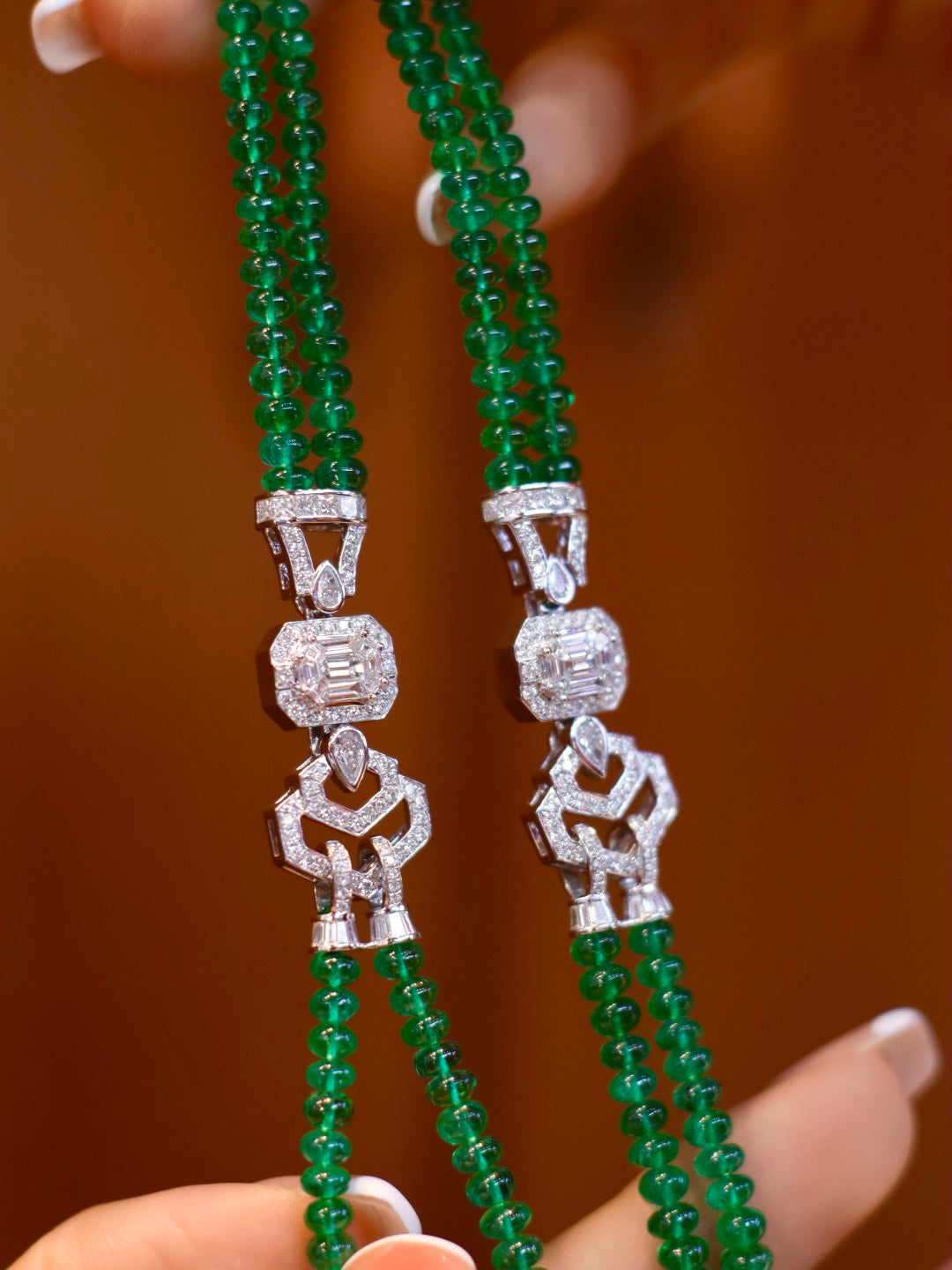 Emerald Green Jewelry Marvel: A Year-Round Elegance