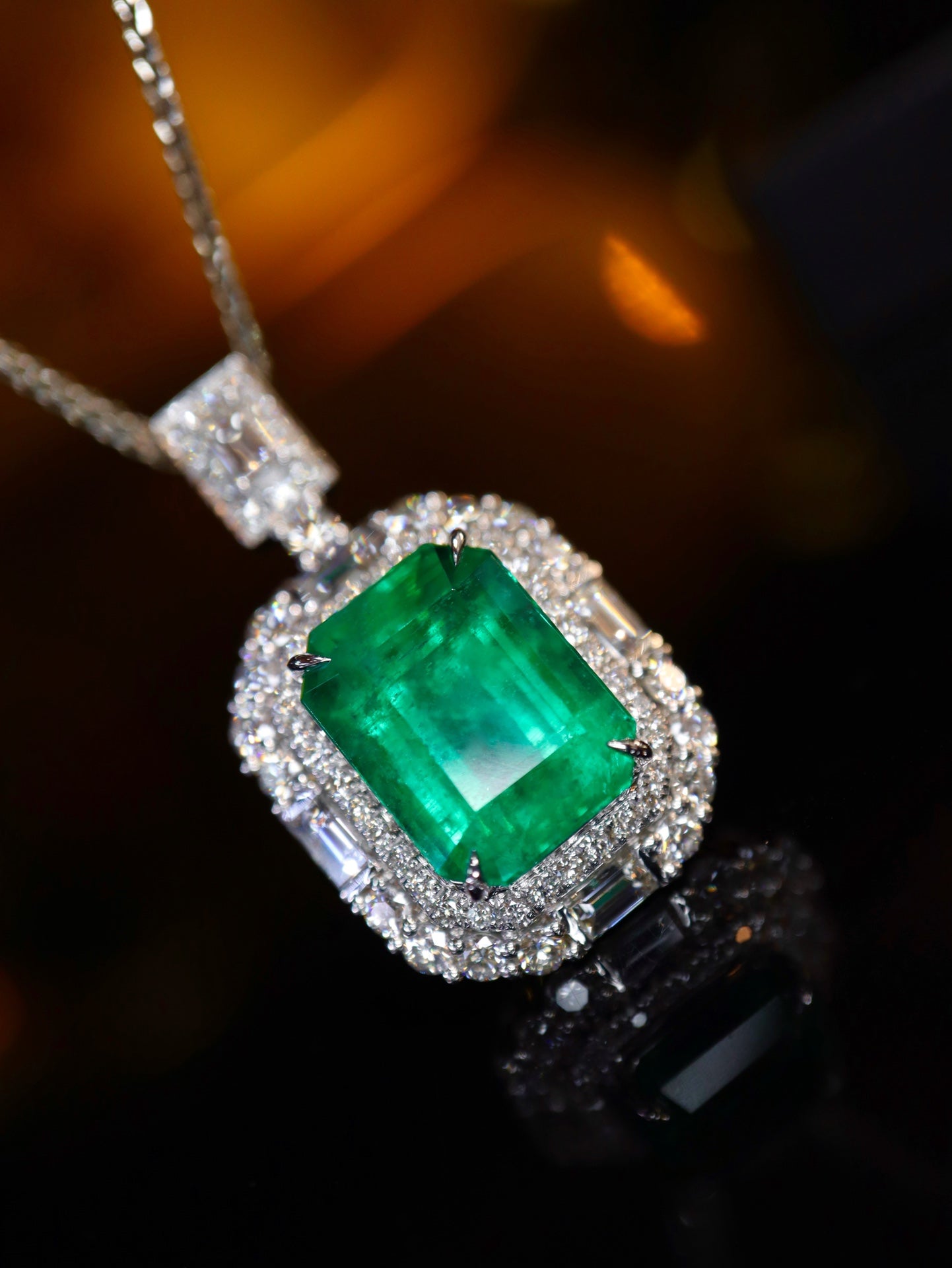 Emerald Pendant Jewelry: Vivid Green Glassy Gemstone with Diamonds