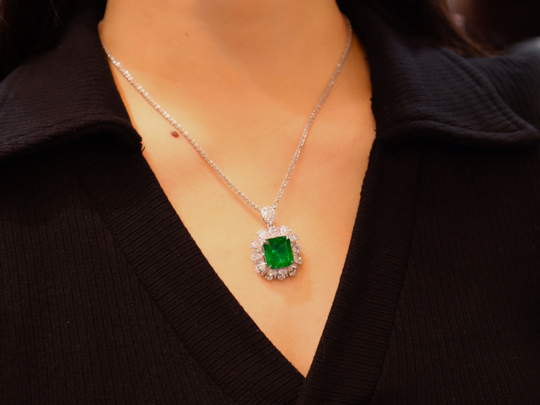 Emerald Pendant Jewelry: 9.19 Carat Vivid Green Glassy Emerald with GIA Certification