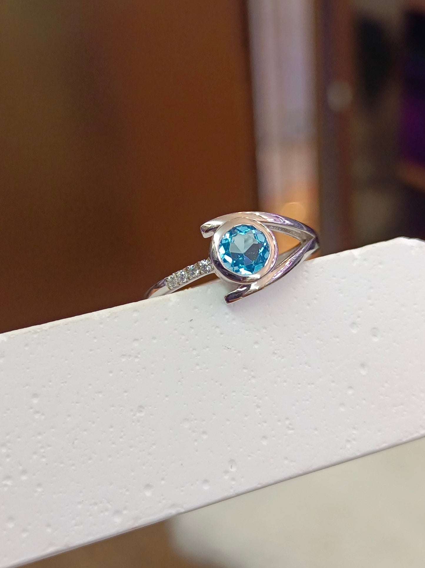 Exquisite S925 Sterling Silver Ring with Topaz Embedded in 18K Gold Setting - Unique Minimalist Jewelry