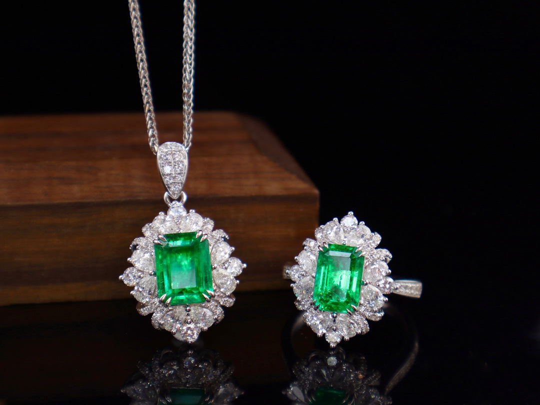 Emerald Ring - A Masterpiece of Elegance in Jewelry