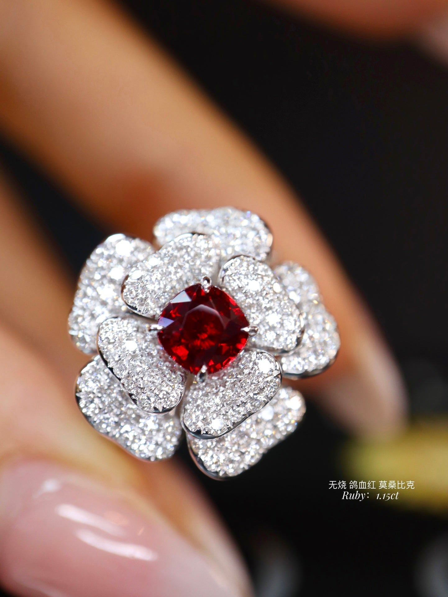 Anillo de rubí rojo sangre de paloma - Joyería con diseño de flores