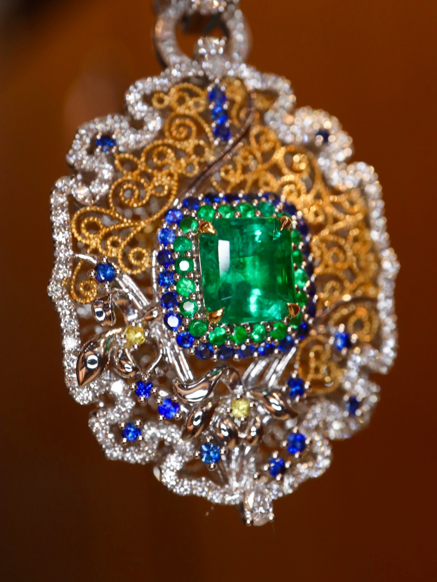 Buccellati Emerald Pendant: A Timeless Jewelry Piece