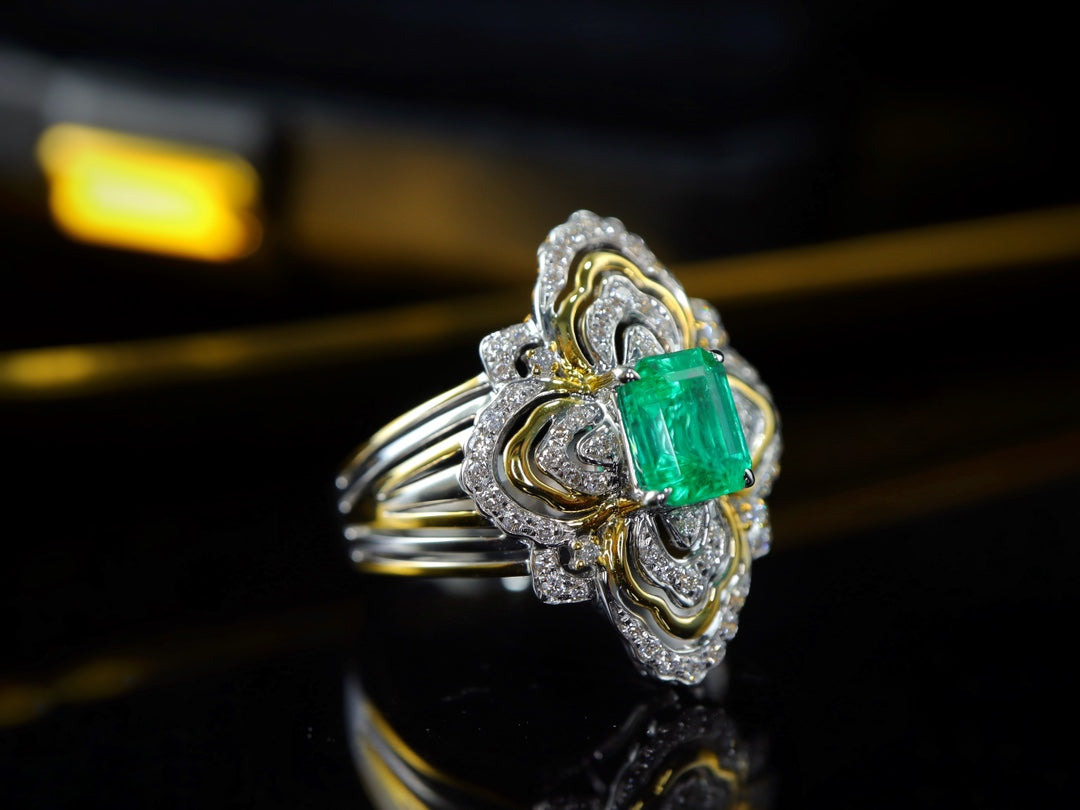 Buccellati-Style Emerald Ring with Lace Diamond Design