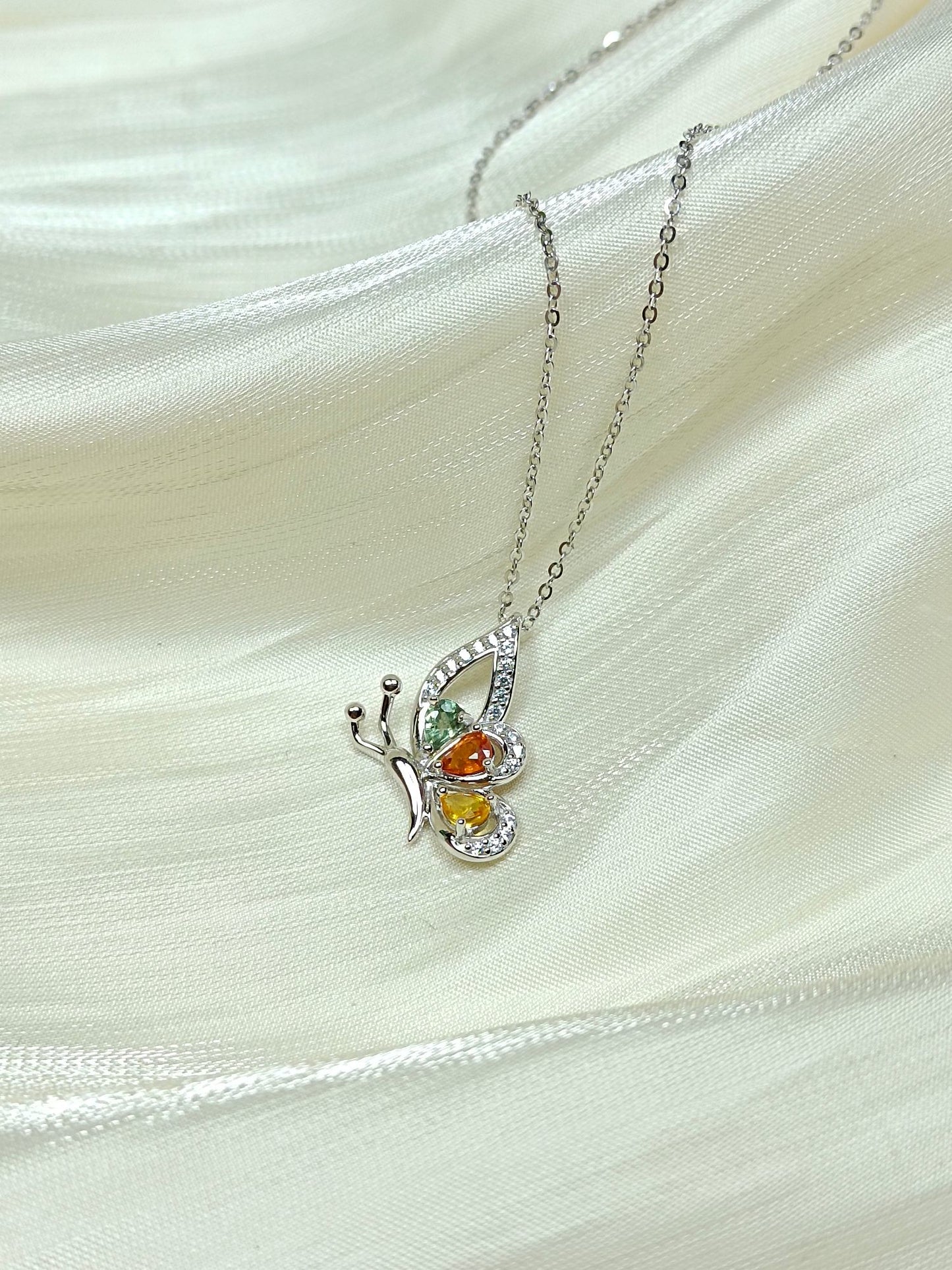 Eleganti gioielli con pendente in zaffiro multicolore realizzati in argento sterling S925 e oro 18 carati