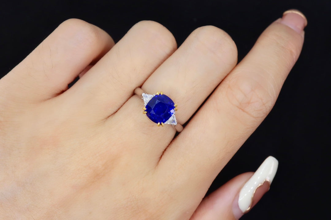 Exquisite Jewelry: Classic Three-Stone Natural Royal Blue Sapphire Ring