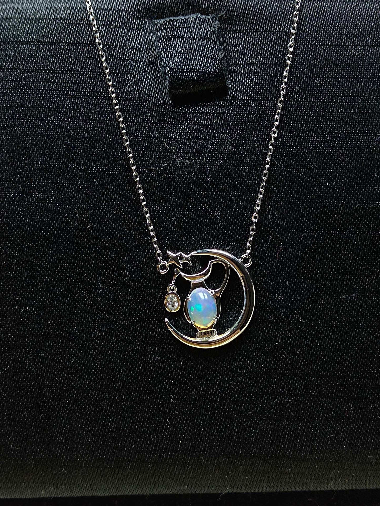 Collana con pendente a forma di bottiglia di opale incorporato in argento sterling S925 di pregevole fattura