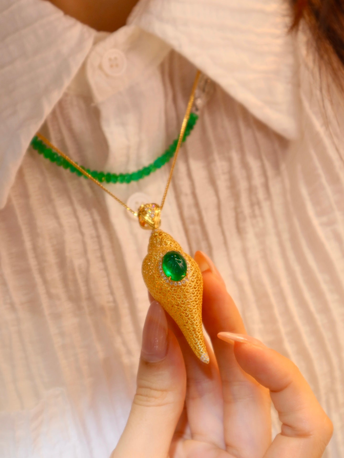 Listen to the Sea ✨ Vista Sea Conch Emerald Pendant - Luxurious Jewelry