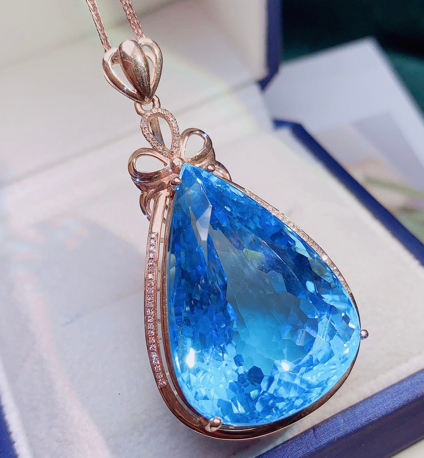 Exquisite Collector's Grade Topaz Pendant Jewelry