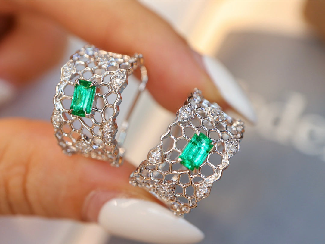 Buccellati-Style Emerald Earrings - A Classic and Elegant Jewelry Piece