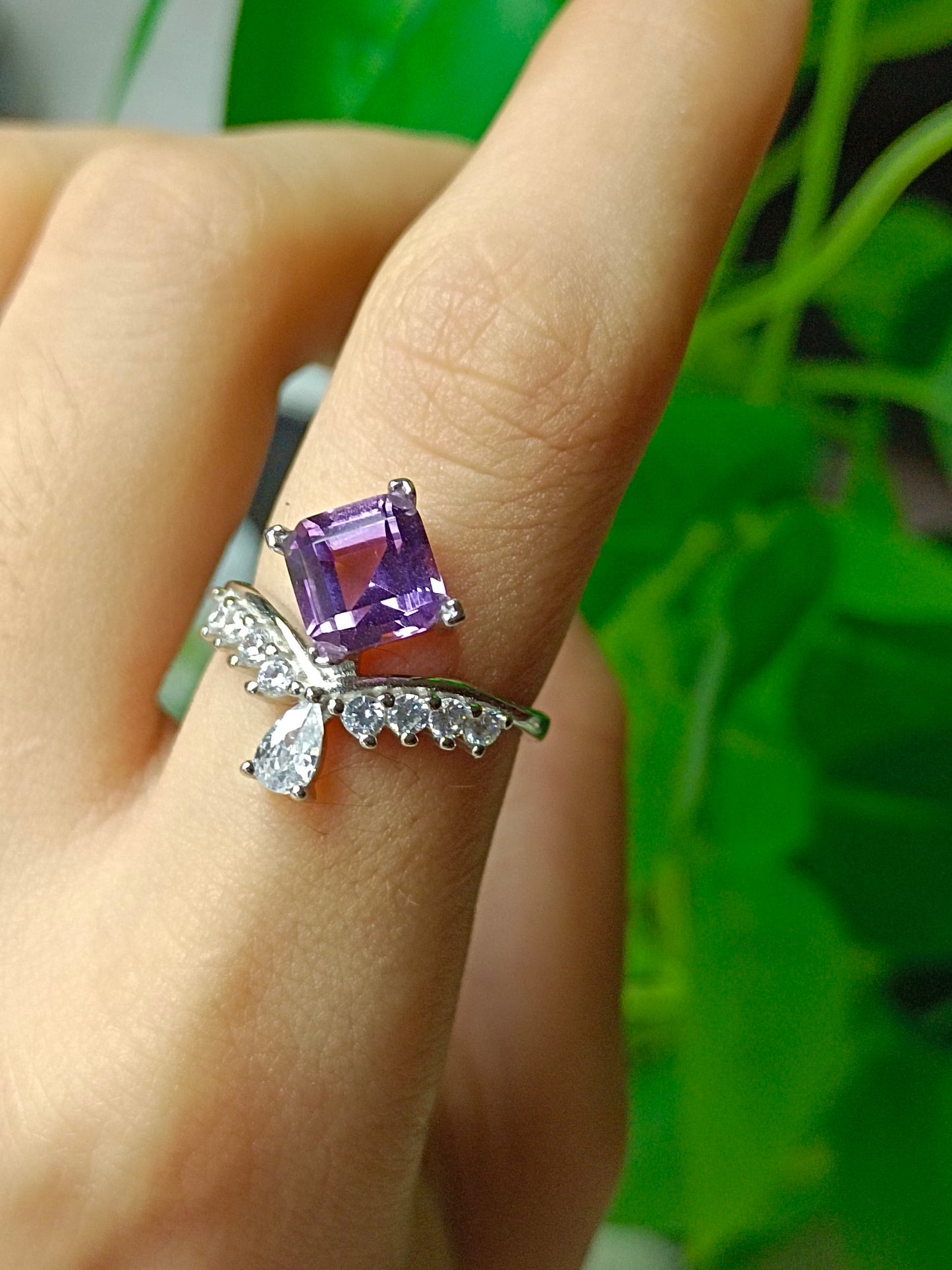 Cincin Persegi Kristal Ungu Asli yang Indah - Barang Kemas untuk Keanggunan dan Romantik