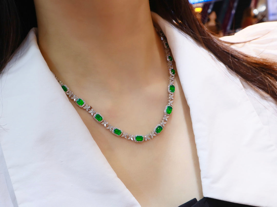 Collector's Edition Dinner Party Jewelry: Emerald Diamond Necklace Outshines All