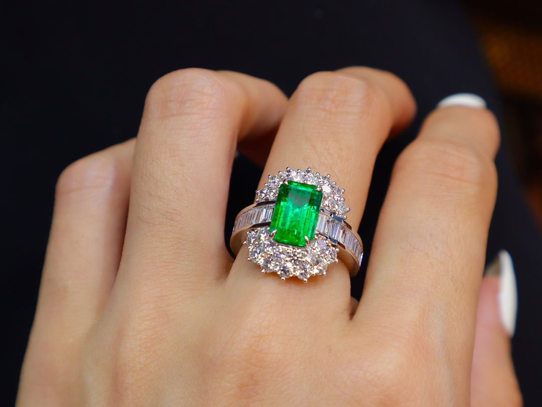 Emerald Ring - Premium Jewelry Piece with GIA Certificate