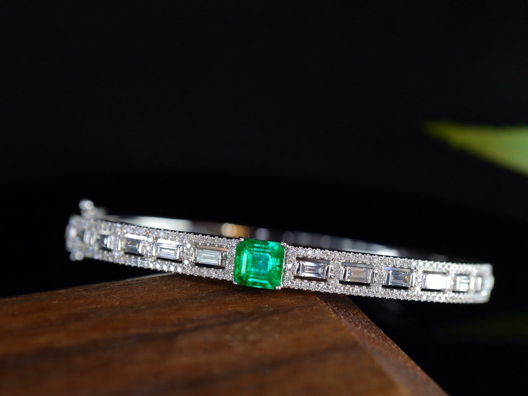 Luxury Epitome: Waton Green Panjshir Emerald Diamond Bracelet