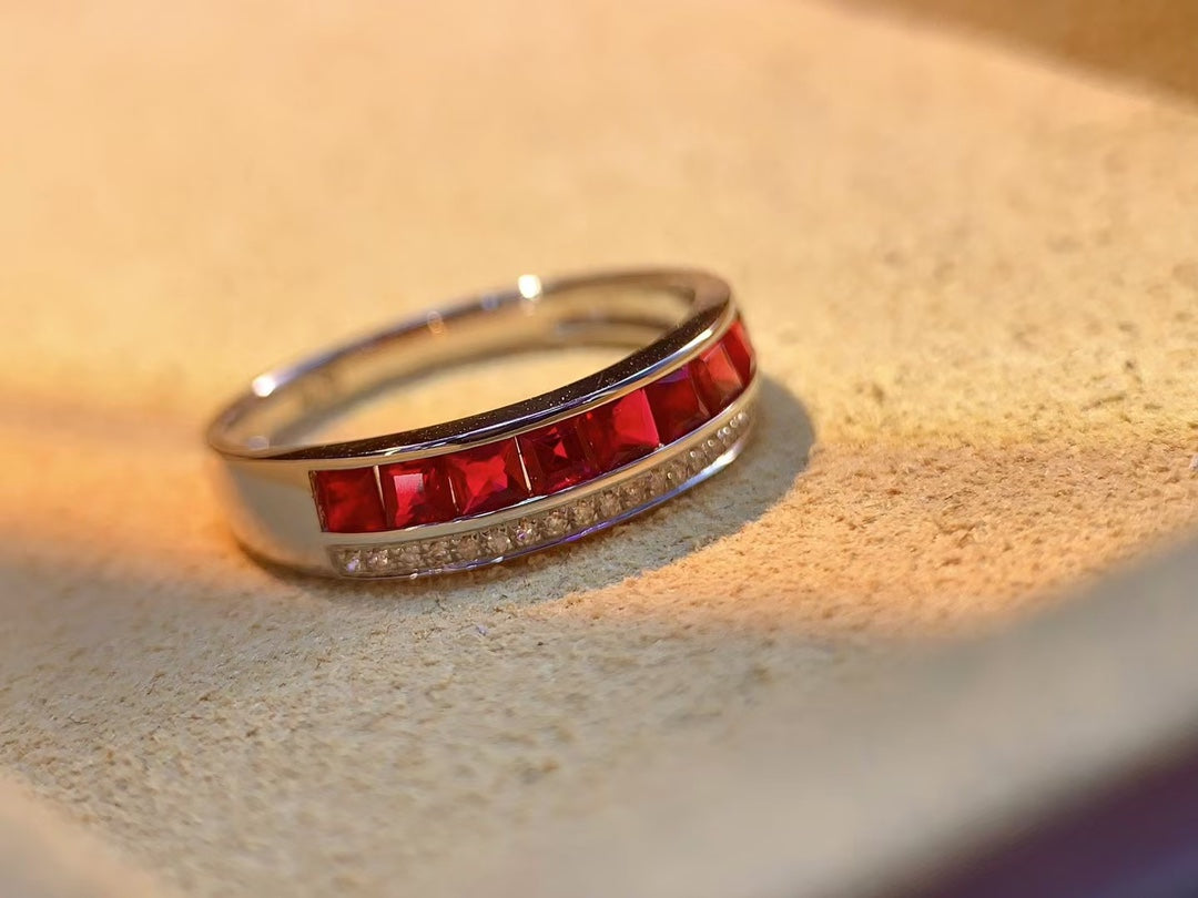 Timeless Elegance: Natural Ruby Ring in 18K Gold with Diamonds