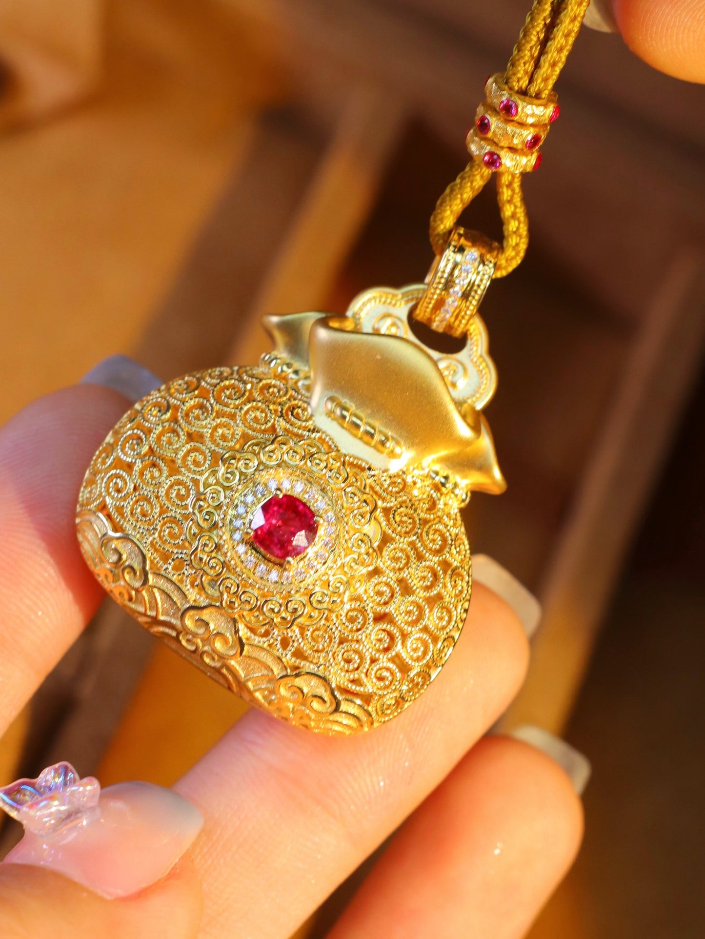 Luxurious Jewelry Collection: 18k Gold Embedded with Unburned Ruby Pendant