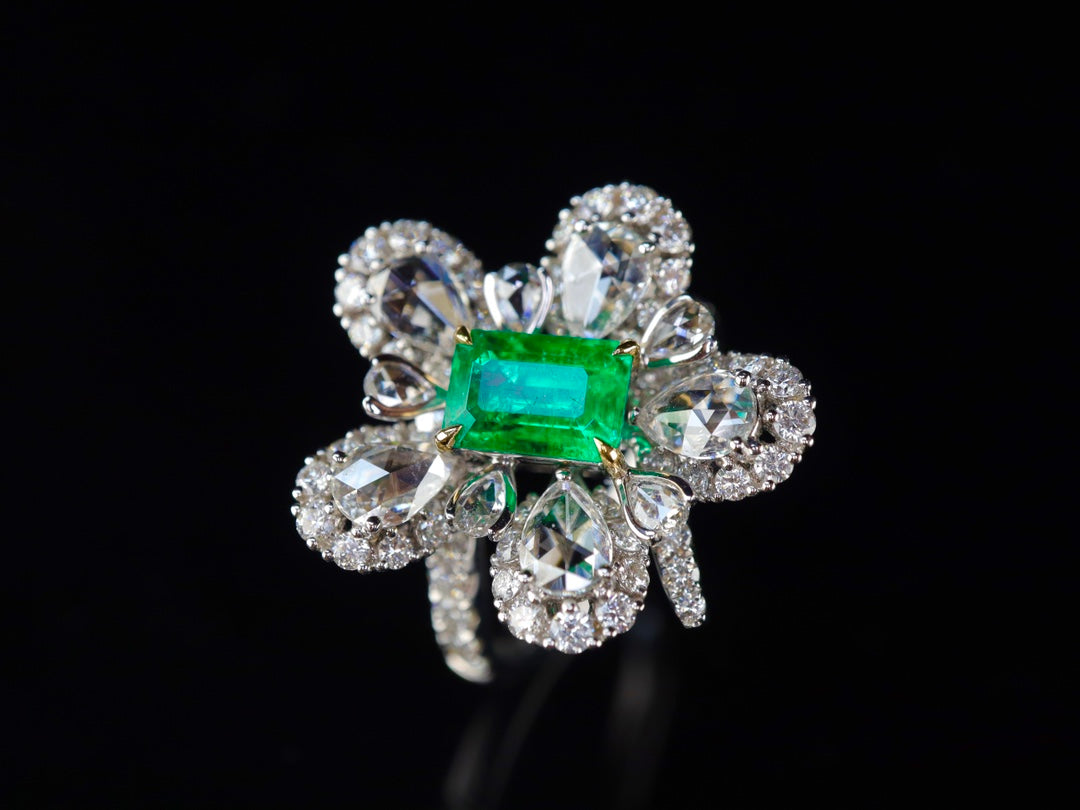 Emerald Ring Jewelry - Elegant and Refined Piece