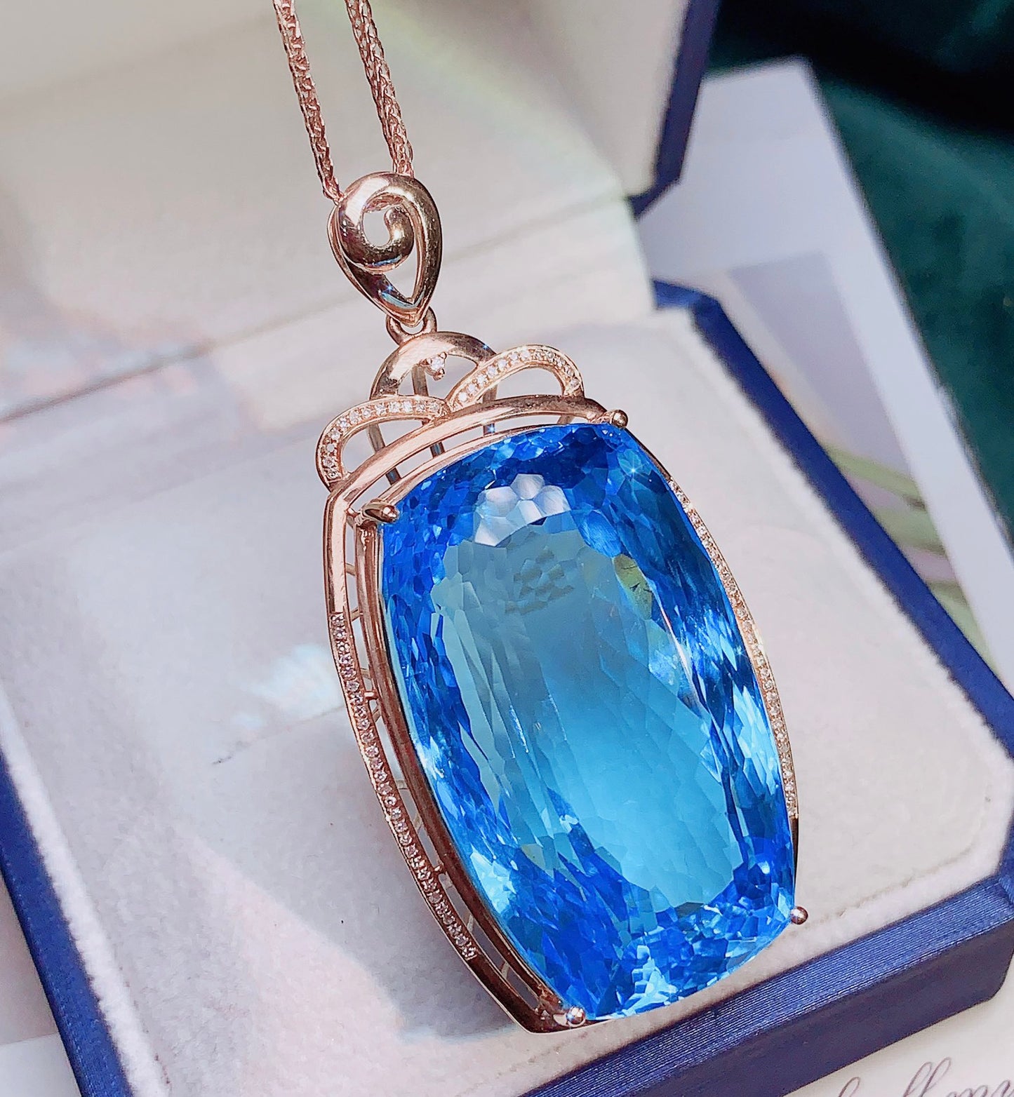 Exquisite Collector's Grade Topaz Jewelry - 18K Gold Embedded Pendant