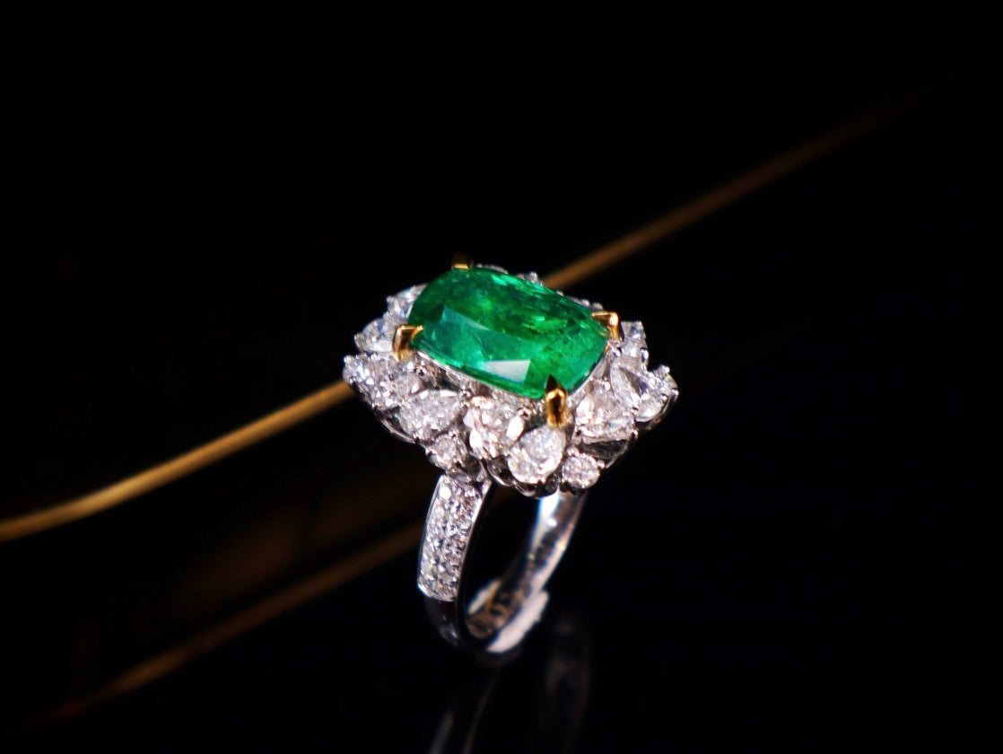 Emerald Ring Splendor: 4.16ct Grand Emerald Jewelry