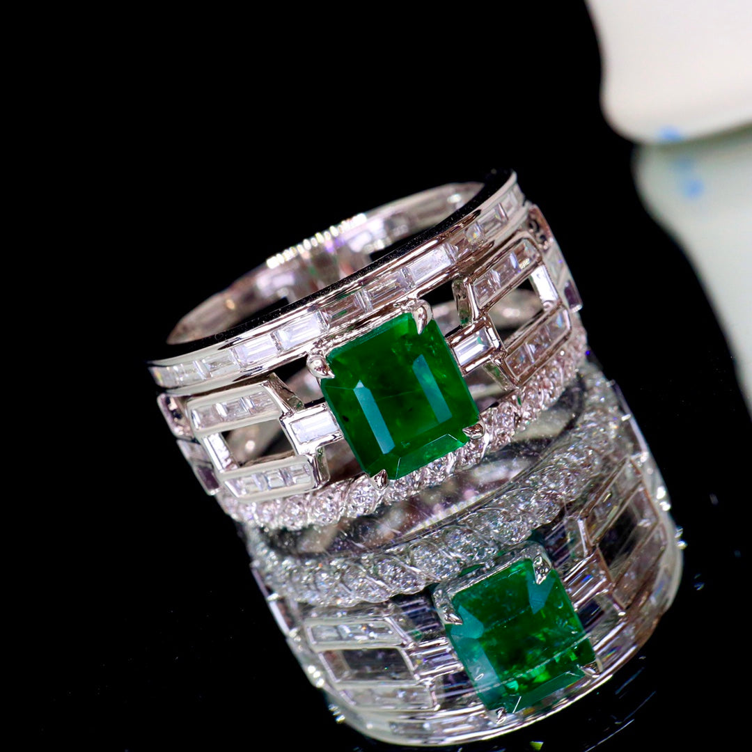 Exquisite 18K Gold and Diamond Embedded Emerald Jewelry