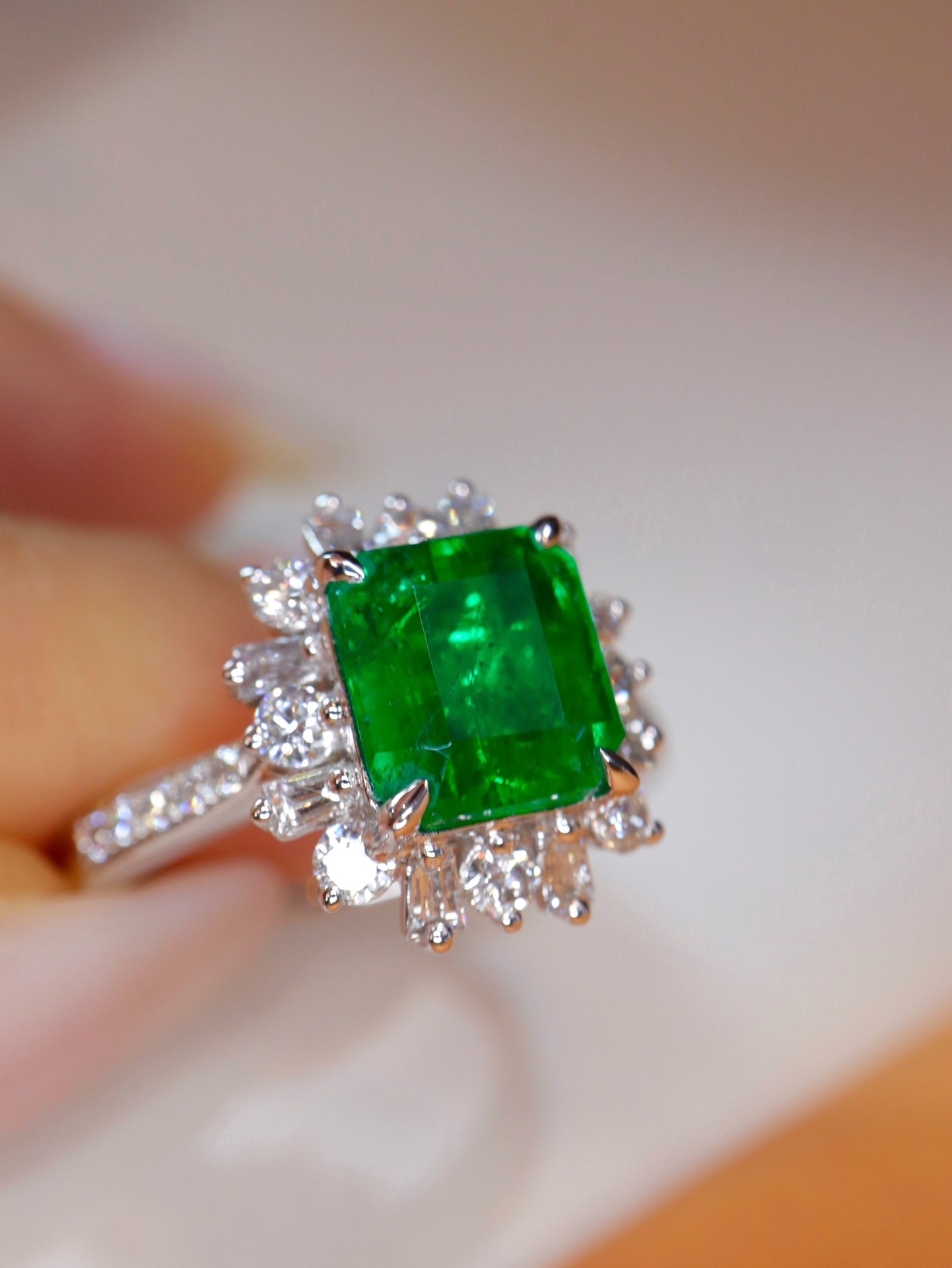 Emerald Ring with Vivid Green Hue | Premium Jewelry