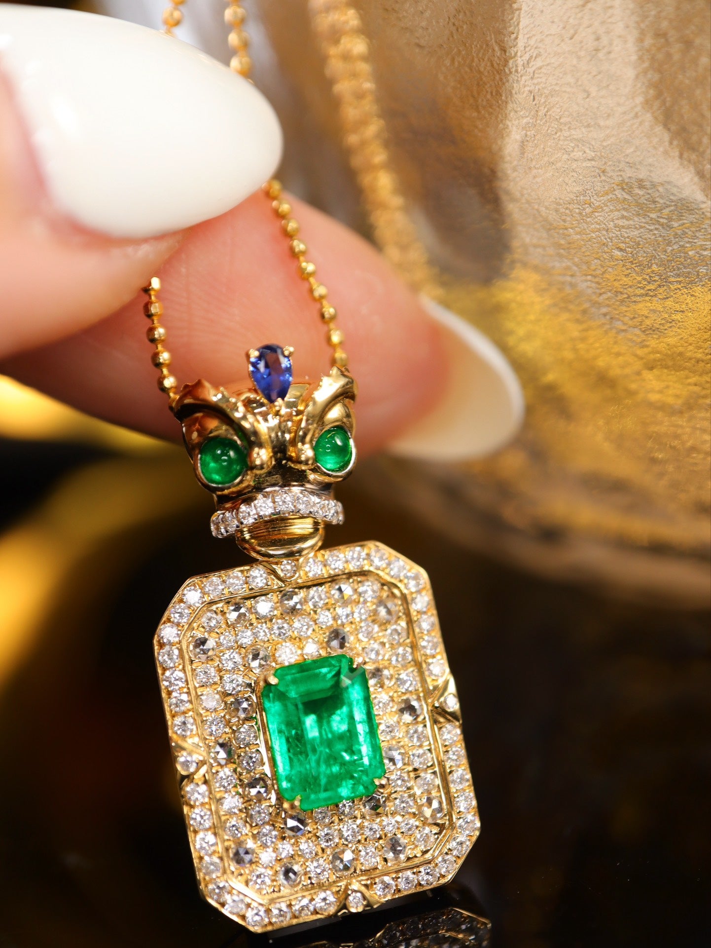 Luxury Designer's Emerald Pendant -醒狮纳福 Blessing of Prosperity and Peace