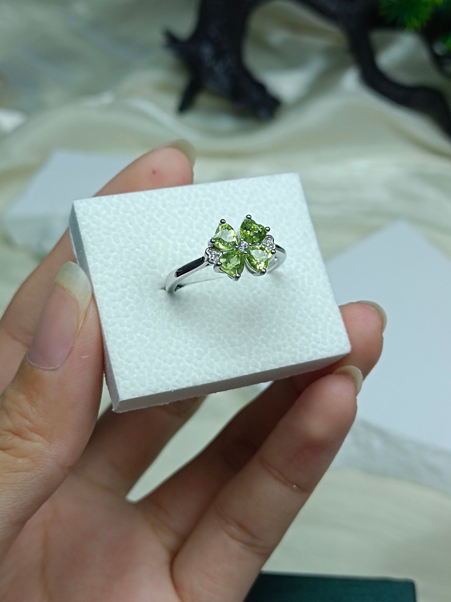 S925 Silver Fine Craftsmanship Peridot Four-Leaf Clover Jewelry Set