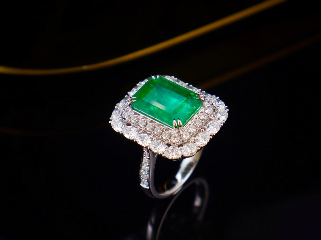 Emerald Ring - Luxurious Jewelry Piece with GIA Certificate