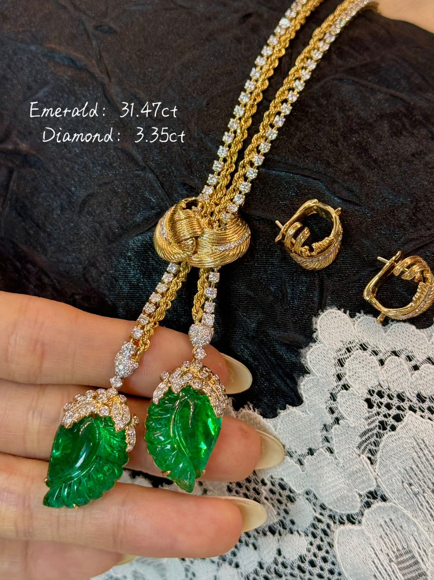 Emerald Jewelry Masterpiece: Vivid Green Engraved Pendant Set