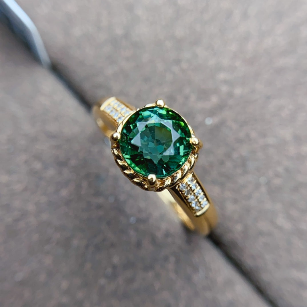 Natuurlijke groene Peridootring in 18K goud met diamantaccenten - prachtige sieraden