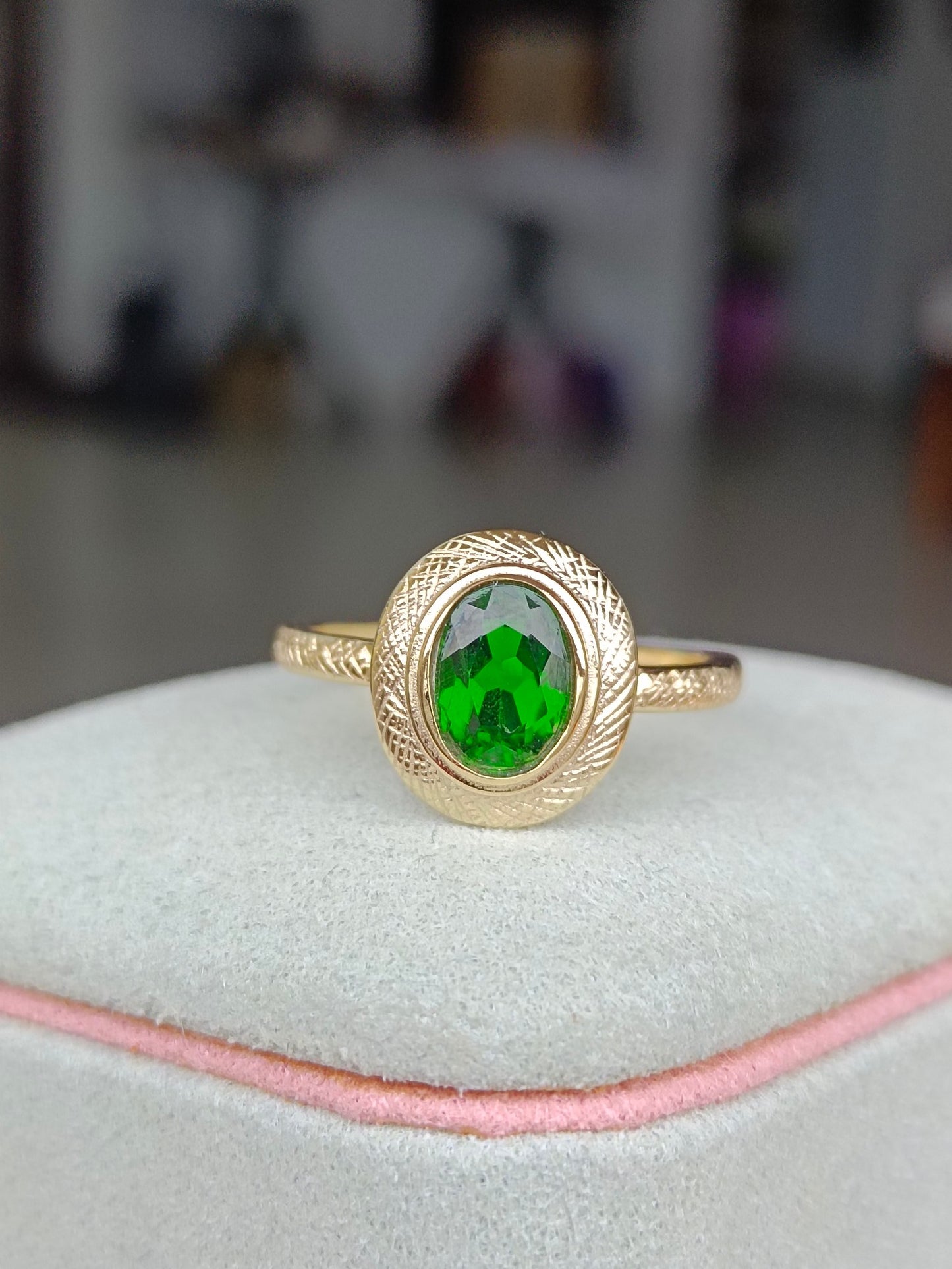 Exquisite Natural Diopside Ring - A Fusion of Gemstone and Buccellati Craftsmanship