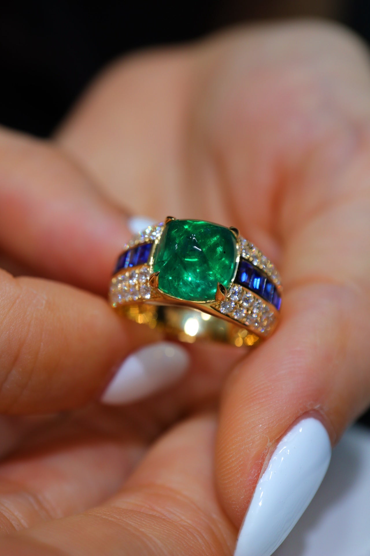 Artdeco Heavy Craftsmanship Zambian Sugarloaf Emerald 4.02ct Ring - Premium Jewelry